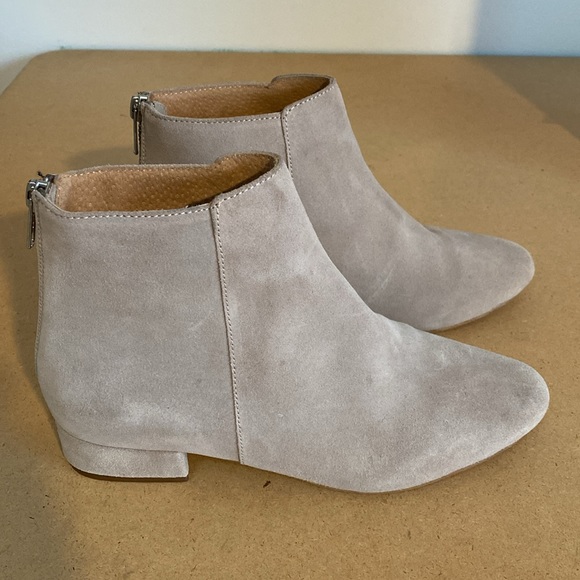 Seychelles Tan Suede Booties. Size 7 - Picture 2 of 8